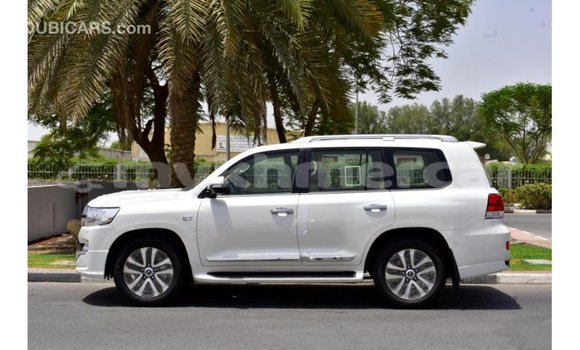 Acheter Import Voiture Toyota Land Cruiser Blanc à Import - Dubai, Kampot Province Acheter Import Voiture Toyota Land Cruiser Blanc à Import - Dubai, Kampot Province