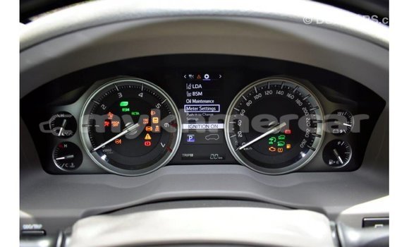 Acheter Import Voiture Toyota Land Cruiser Blanc à Import - Dubai, Kampot Province Acheter Import Voiture Toyota Land Cruiser Blanc à Import - Dubai, Kampot Province