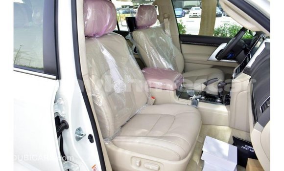 Acheter Import Voiture Toyota Land Cruiser Blanc à Import - Dubai, Kampot Province Acheter Import Voiture Toyota Land Cruiser Blanc à Import - Dubai, Kampot Province