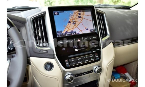 Acheter Import Voiture Toyota Land Cruiser Blanc à Import - Dubai, Kampot Province Acheter Import Voiture Toyota Land Cruiser Blanc à Import - Dubai, Kampot Province