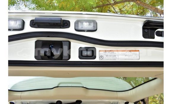 Acheter Import Voiture Toyota Land Cruiser Blanc à Import - Dubai, Kampot Province Acheter Import Voiture Toyota Land Cruiser Blanc à Import - Dubai, Kampot Province