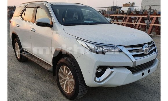 Acheter Import Voiture Toyota Fortuner Blanc à Import - Dubai, Kampot Province Acheter Import Voiture Toyota Fortuner Blanc à Import - Dubai, Kampot Province