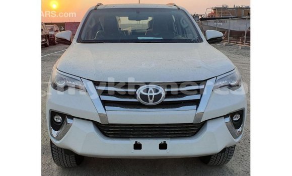 Acheter Import Voiture Toyota Fortuner Blanc à Import - Dubai, Kampot Province Acheter Import Voiture Toyota Fortuner Blanc à Import - Dubai, Kampot Province