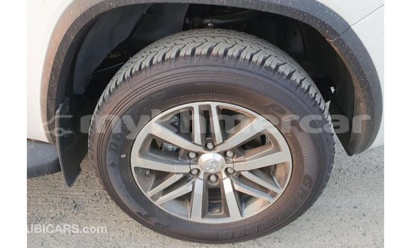 Acheter Import Voiture Toyota Fortuner Blanc à Import - Dubai, Kampot Province Acheter Import Voiture Toyota Fortuner Blanc à Import - Dubai, Kampot Province