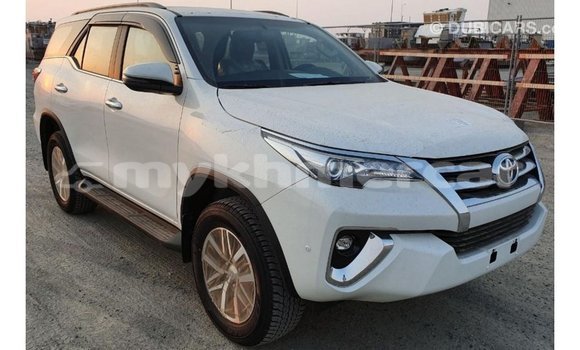 Acheter Import Voiture Toyota Fortuner Blanc à Import - Dubai, Kampot Province Acheter Import Voiture Toyota Fortuner Blanc à Import - Dubai, Kampot Province