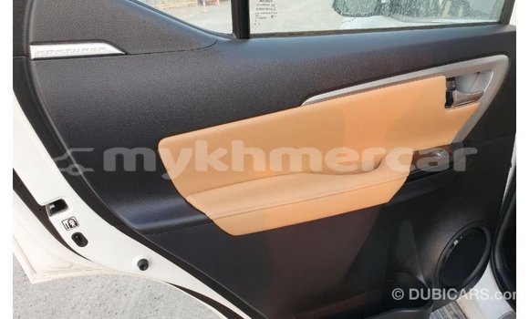 Acheter Import Voiture Toyota Fortuner Blanc à Import - Dubai, Kampot Province Acheter Import Voiture Toyota Fortuner Blanc à Import - Dubai, Kampot Province