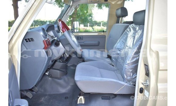 Acheter Import Voiture Toyota Land Cruiser Beige à Import - Dubai, Kampot Province Acheter Import Voiture Toyota Land Cruiser Beige à Import - Dubai, Kampot Province