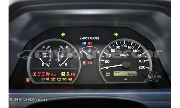 Acheter Import Voiture Toyota Land Cruiser Beige à Import - Dubai, Kampot Province Acheter Import Voiture Toyota Land Cruiser Beige à Import - Dubai, Kampot Province