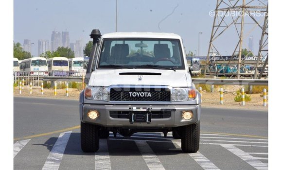 Acheter Import Voiture Toyota Land Cruiser Autre à Import - Dubai, Kampot Province Acheter Import Voiture Toyota Land Cruiser Autre à Import - Dubai, Kampot Province