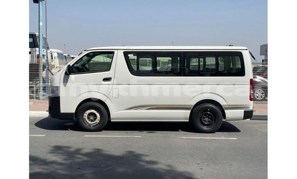 Acheter Import Voiture Toyota Hiace Blanc à Import - Dubai, Kampot Province Acheter Import Voiture Toyota Hiace Blanc à Import - Dubai, Kampot Province