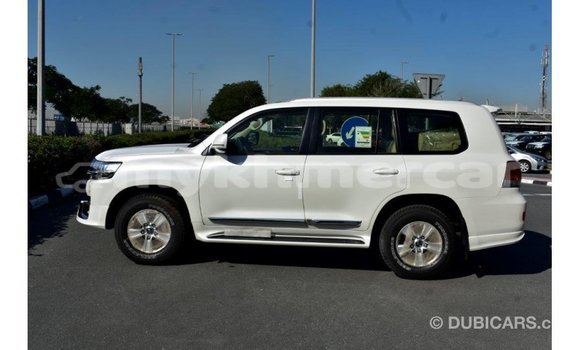 Acheter Import Voiture Toyota Land Cruiser Blanc à Import - Dubai, Kampot Province Acheter Import Voiture Toyota Land Cruiser Blanc à Import - Dubai, Kampot Province