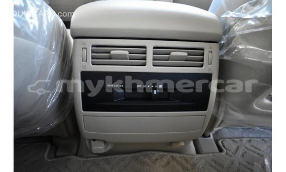 Acheter Import Voiture Toyota Land Cruiser Blanc à Import - Dubai, Kampot Province Acheter Import Voiture Toyota Land Cruiser Blanc à Import - Dubai, Kampot Province