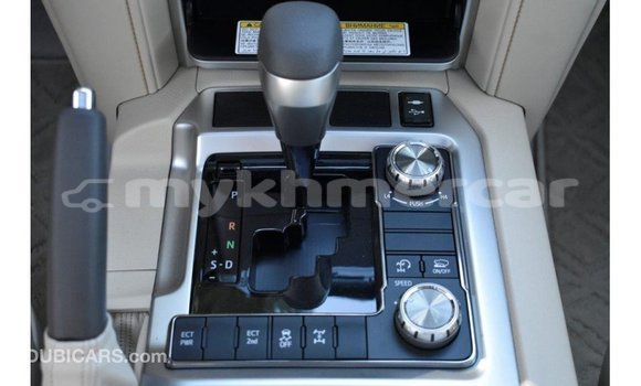 Acheter Import Voiture Toyota Land Cruiser Blanc à Import - Dubai, Kampot Province Acheter Import Voiture Toyota Land Cruiser Blanc à Import - Dubai, Kampot Province