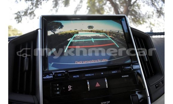 Acheter Import Voiture Toyota Land Cruiser Blanc à Import - Dubai, Kampot Province Acheter Import Voiture Toyota Land Cruiser Blanc à Import - Dubai, Kampot Province