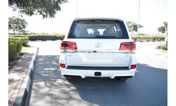 Acheter Import Voiture Toyota Land Cruiser Blanc à Import - Dubai, Kampot Province Acheter Import Voiture Toyota Land Cruiser Blanc à Import - Dubai, Kampot Province