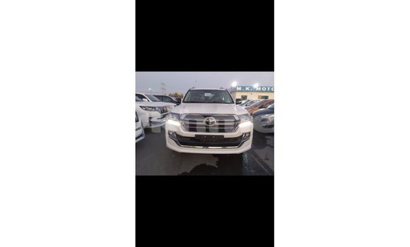 Buy Import Toyota Land Cruiser White Car in Import - Dubai in Kampot Province Buy Import Toyota Land Cruiser White Car in Import - Dubai in Kampot Province