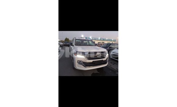 Buy Import Toyota Land Cruiser White Car in Import - Dubai in Kampot Province Buy Import Toyota Land Cruiser White Car in Import - Dubai in Kampot Province