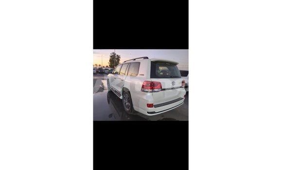 Buy Import Toyota Land Cruiser White Car in Import - Dubai in Kampot Province Buy Import Toyota Land Cruiser White Car in Import - Dubai in Kampot Province