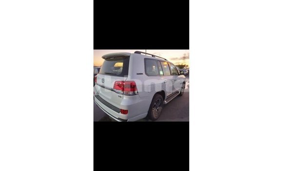 Buy Import Toyota Land Cruiser White Car in Import - Dubai in Kampot Province Buy Import Toyota Land Cruiser White Car in Import - Dubai in Kampot Province