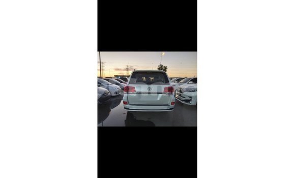 Buy Import Toyota Land Cruiser White Car in Import - Dubai in Kampot Province Buy Import Toyota Land Cruiser White Car in Import - Dubai in Kampot Province
