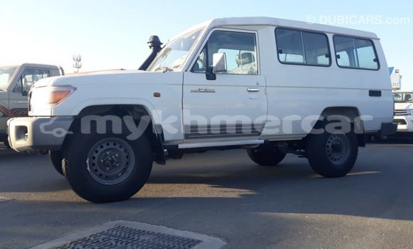 Buy Import Toyota Land Cruiser White Car in Import - Dubai in Kampot Province Buy Import Toyota Land Cruiser White Car in Import - Dubai in Kampot Province