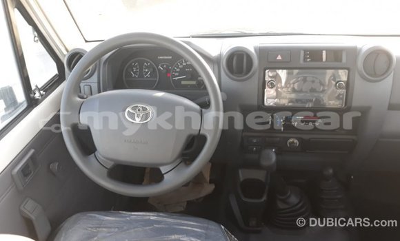 Buy Import Toyota Land Cruiser White Car in Import - Dubai in Kampot Province Buy Import Toyota Land Cruiser White Car in Import - Dubai in Kampot Province
