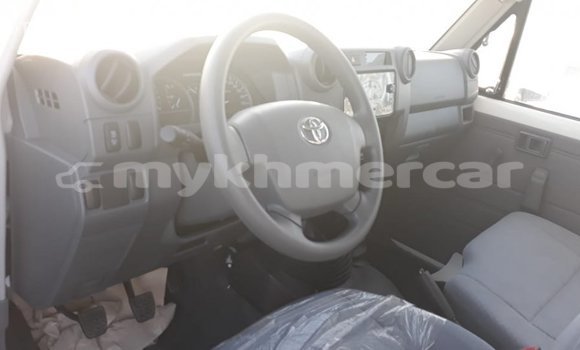 Buy Import Toyota Land Cruiser White Car in Import - Dubai in Kampot Province Buy Import Toyota Land Cruiser White Car in Import - Dubai in Kampot Province