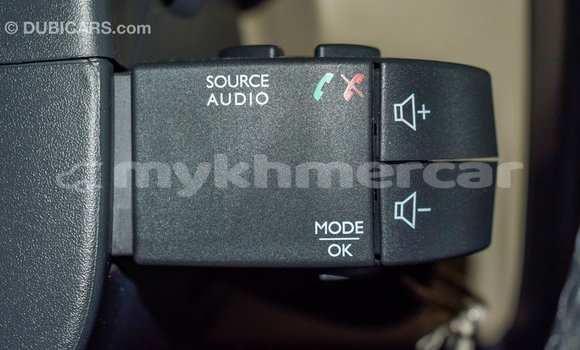 Acheter Import Voiture Renault Duster Blanc à Import - Dubai, Kampot Province Acheter Import Voiture Renault Duster Blanc à Import - Dubai, Kampot Province