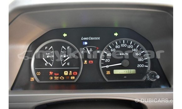 Acheter Import Voiture Toyota Land Cruiser Blanc à Import - Dubai, Kampot Province Acheter Import Voiture Toyota Land Cruiser Blanc à Import - Dubai, Kampot Province