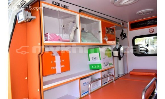 Acheter Import Voiture Toyota Land Cruiser Blanc à Import - Dubai, Kampot Province Acheter Import Voiture Toyota Land Cruiser Blanc à Import - Dubai, Kampot Province