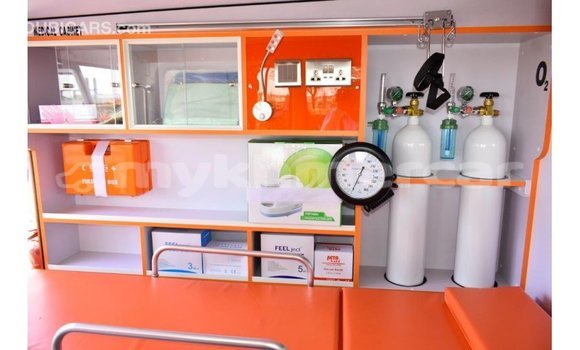 Acheter Import Voiture Toyota Land Cruiser Blanc à Import - Dubai, Kampot Province Acheter Import Voiture Toyota Land Cruiser Blanc à Import - Dubai, Kampot Province