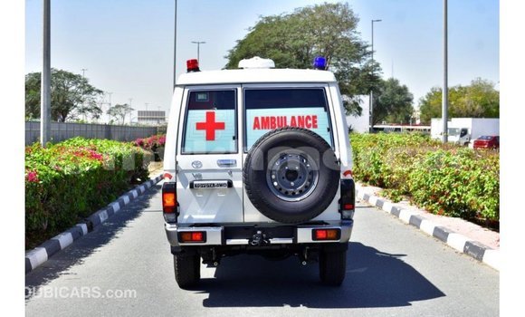 Acheter Import Voiture Toyota Land Cruiser Blanc à Import - Dubai, Kampot Province Acheter Import Voiture Toyota Land Cruiser Blanc à Import - Dubai, Kampot Province
