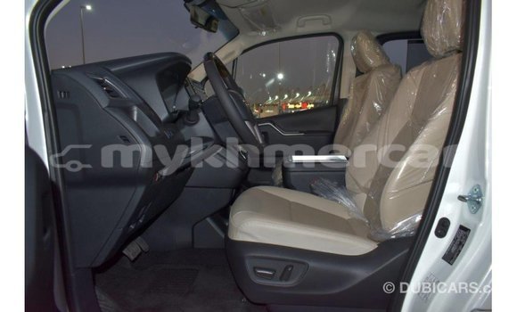 Acheter Import Voiture Toyota Granvia Blanc à Import - Dubai, Kampot Province Acheter Import Voiture Toyota Granvia Blanc à Import - Dubai, Kampot Province