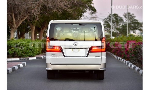 Acheter Import Voiture Toyota Granvia Blanc à Import - Dubai, Kampot Province Acheter Import Voiture Toyota Granvia Blanc à Import - Dubai, Kampot Province