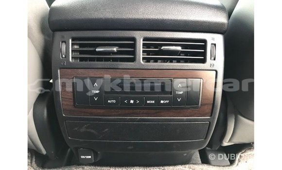 Acheter Import Voiture Toyota Land Cruiser Blanc à Import - Dubai, Kampot Province Acheter Import Voiture Toyota Land Cruiser Blanc à Import - Dubai, Kampot Province