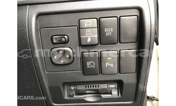 Acheter Import Voiture Toyota Land Cruiser Blanc à Import - Dubai, Kampot Province Acheter Import Voiture Toyota Land Cruiser Blanc à Import - Dubai, Kampot Province