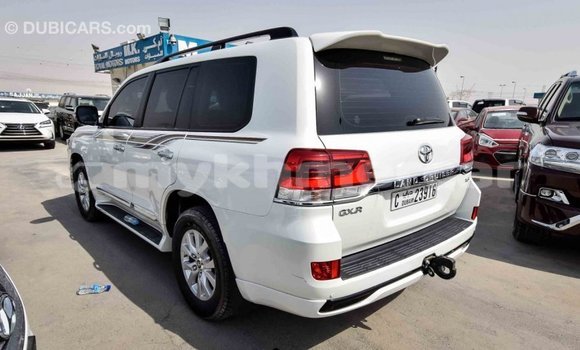 Buy Import Toyota Land Cruiser White Car in Import - Dubai in Kampot Province Buy Import Toyota Land Cruiser White Car in Import - Dubai in Kampot Province