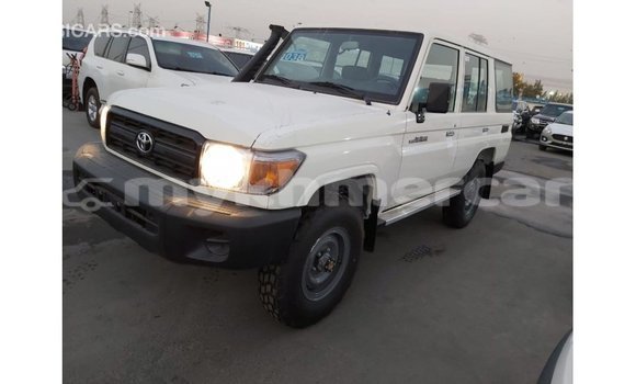Buy Import Toyota Land Cruiser White Car in Import - Dubai in Kampot Province Buy Import Toyota Land Cruiser White Car in Import - Dubai in Kampot Province