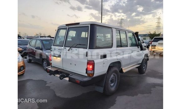 Buy Import Toyota Land Cruiser White Car in Import - Dubai in Kampot Province Buy Import Toyota Land Cruiser White Car in Import - Dubai in Kampot Province
