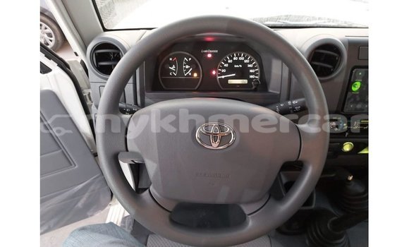 Buy Import Toyota Land Cruiser White Car in Import - Dubai in Kampot Province Buy Import Toyota Land Cruiser White Car in Import - Dubai in Kampot Province