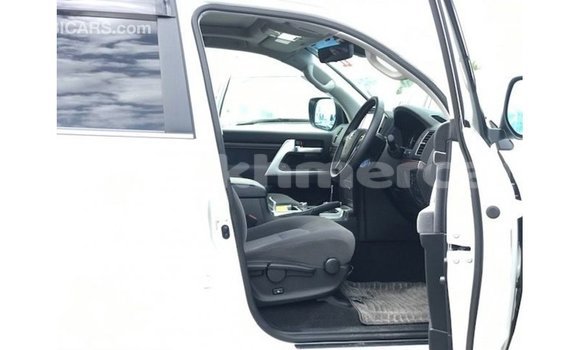 ទិញ នាំចូល Toyota Land Cruiser White ឡាន} ក្នុង Import - Dubai ក្នុង Kampot Province ទិញ នាំចូល Toyota Land Cruiser White ឡាន} ក្នុង Import - Dubai ក្នុង Kampot Province