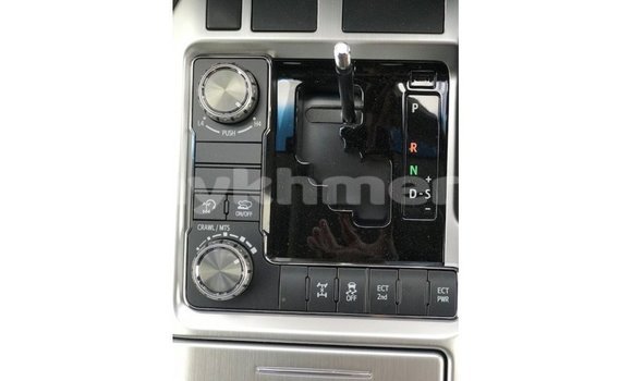 ទិញ នាំចូល Toyota Land Cruiser White ឡាន} ក្នុង Import - Dubai ក្នុង Kampot Province ទិញ នាំចូល Toyota Land Cruiser White ឡាន} ក្នុង Import - Dubai ក្នុង Kampot Province