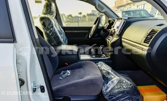 Buy Import Toyota Land Cruiser White Car in Import - Dubai in Kampot Province Buy Import Toyota Land Cruiser White Car in Import - Dubai in Kampot Province