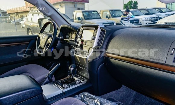 Buy Import Toyota Land Cruiser White Car in Import - Dubai in Kampot Province Buy Import Toyota Land Cruiser White Car in Import - Dubai in Kampot Province
