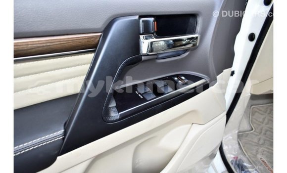 Acheter Import Voiture Toyota Land Cruiser Blanc à Import - Dubai, Kampot Province Acheter Import Voiture Toyota Land Cruiser Blanc à Import - Dubai, Kampot Province