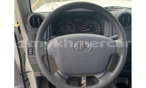 Buy Import Toyota Land Cruiser White Car in Import - Dubai in Kampot Province Buy Import Toyota Land Cruiser White Car in Import - Dubai in Kampot Province