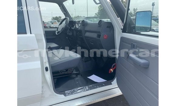 Buy Import Toyota Land Cruiser White Car in Import - Dubai in Kampot Province Buy Import Toyota Land Cruiser White Car in Import - Dubai in Kampot Province