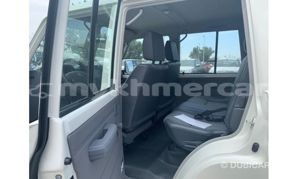 Buy Import Toyota Land Cruiser White Car in Import - Dubai in Kampot Province Buy Import Toyota Land Cruiser White Car in Import - Dubai in Kampot Province