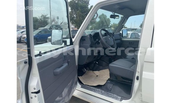 Buy Import Toyota Land Cruiser White Car in Import - Dubai in Kampot Province Buy Import Toyota Land Cruiser White Car in Import - Dubai in Kampot Province