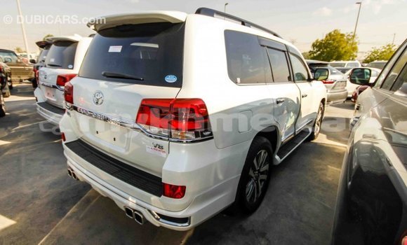 Buy Import Toyota Land Cruiser White Car in Import - Dubai in Kampot Province Buy Import Toyota Land Cruiser White Car in Import - Dubai in Kampot Province
